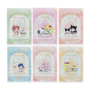 Een set van 6 kaarten met samenwerkingen tussen Sailor Moon Cosmos en Sanrio-personages: Eternal Sailor Jupiter met Marroncream, Eternal Sailor Moon met Hello Kitty, Eternal Sailor Mars met Kuromi, Eternal Sailor Mercury met Cinnamoroll, Eternal Sailor Chibi Moon met My Melody en Eternal Sailor Venus met Pompompurin.